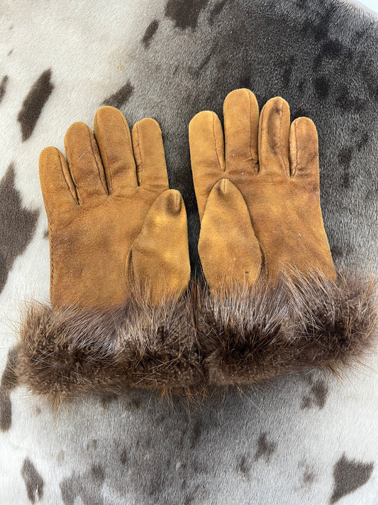 Caribou Hide Gloves